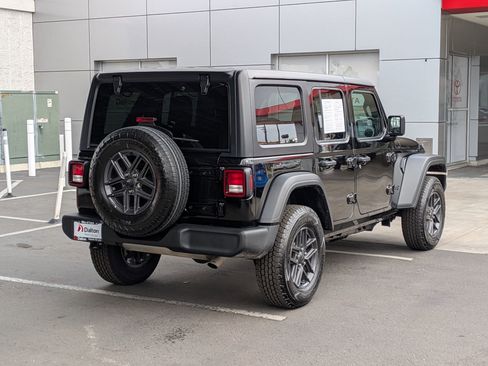 Used 2025 Jeep Wrangler Unlimited Sport AWD/4WD image 4