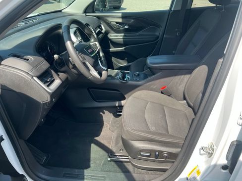 Used 2024 GMC Terrain SLE w/ Driver Convenience Package FWD image 9