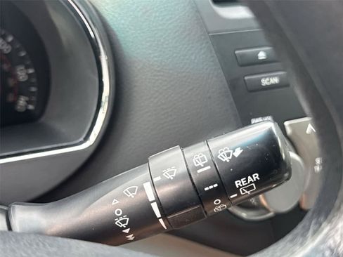 Used 2012 Toyota Highlander 4WD w/ Tow Pkg image 18