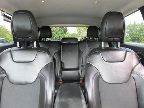 Used 2020 Jeep Cherokee Latitude Plus AWD/4WD image 11