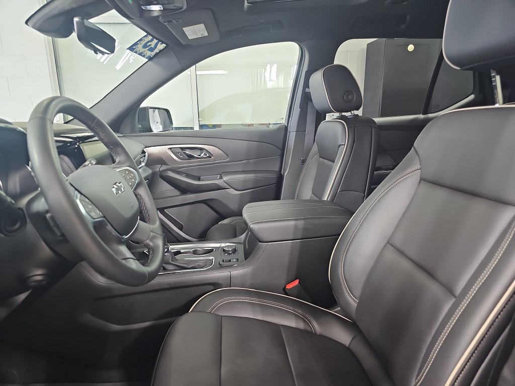 Certified 2023 Chevrolet Traverse Premier w/ Redline Edition AWD/4WD image 21