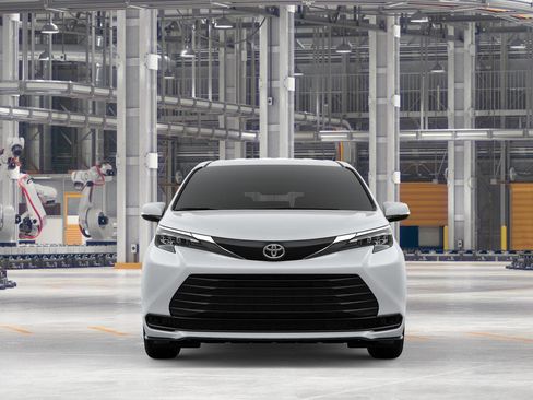 New 2026 Toyota Sienna LE FWD image 19