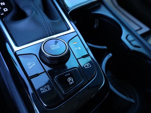 Used 2025 Kia Sportage SX image 32