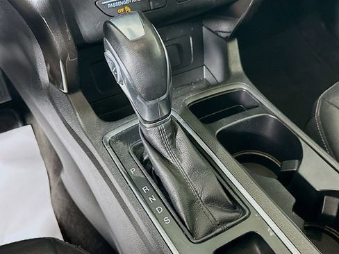 Used 2019 Ford Escape Titanium image 18