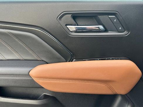 Used 2025 GMC Canyon AT4 image 12