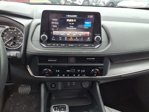 Used 2024 Nissan Rogue SV image 20