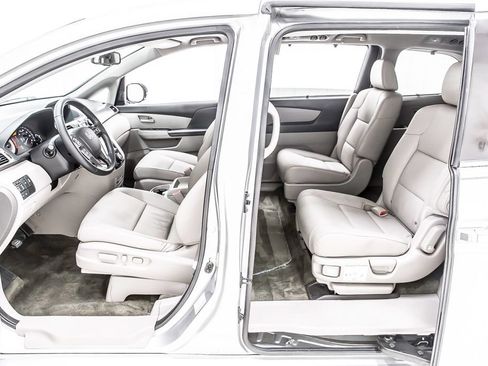 Used 2015 Honda Odyssey Touring Elite image 28