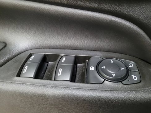 Used 2020 Chevrolet Equinox LT FWD image 27