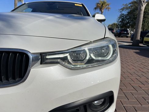 Used 2018 BMW 320i xDrive Sedan w/ Premium Package image 6