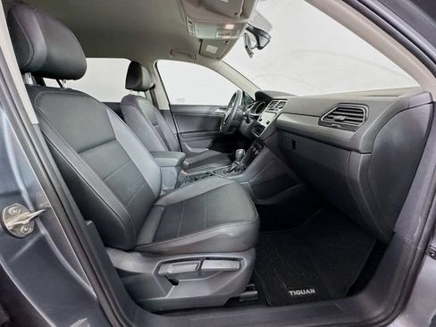 Used 2020 Volkswagen Tiguan SE FWD image 43