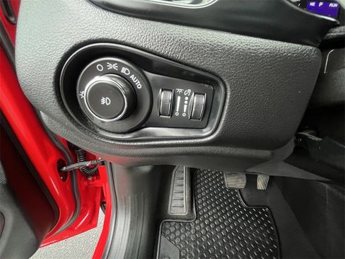 Used 2023 Jeep Renegade Latitude w/ Sun/Sound Group image 18