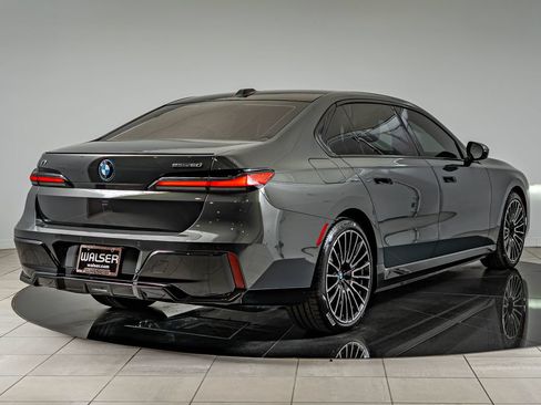 Used 2024 BMW i7 eDrive50 w/ M Sport Package RWD image 5