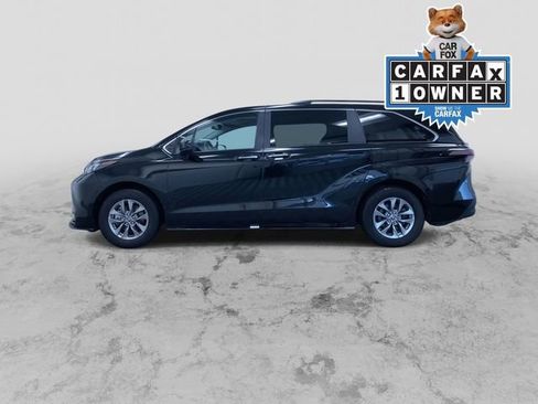 Certified 2025 Toyota Sienna XLE image 6