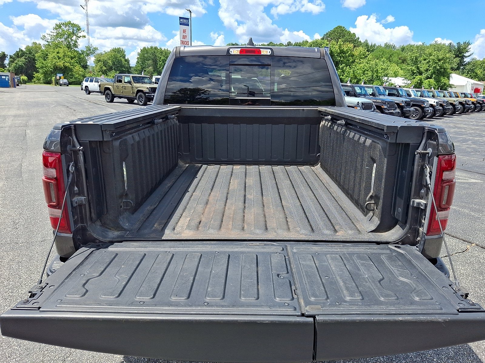 Used 2020 RAM 1500 Laramie w/ Sport Appearance Package AWD/4WD image 27
