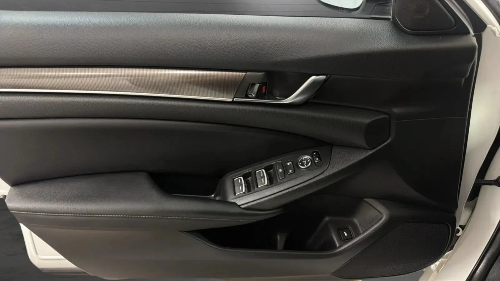 Used 2018 Honda Accord Sport image 17