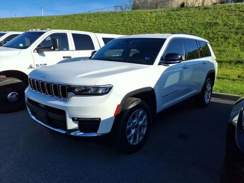 Used 2023 Jeep Grand Cherokee L Limited w/ Luxury Tech Group II image 11