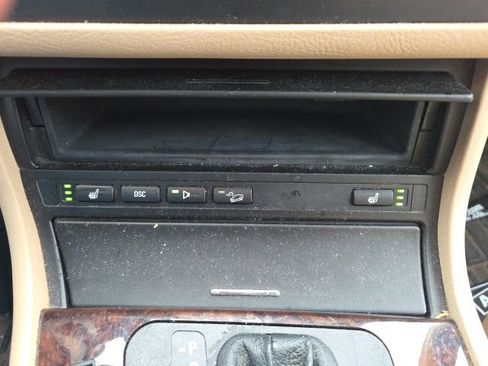 Used 2004 BMW 330xi Sedan image 26