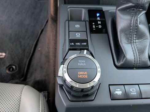Used 2025 Toyota Tacoma Limited AWD/4WD image 30