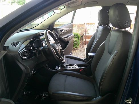 Used 2023 Buick Encore GX Preferred w/ Cold Weather Comfort Package FWD image 9