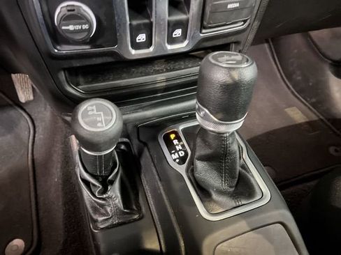 Used 2021 Jeep Wrangler Sport image 15