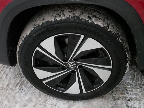 Certified 2024 Volkswagen Taos SE image 15