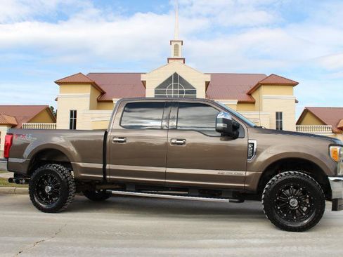 Used 2017 Ford F250 Lariat w/ Lariat Ultimate Package image 3