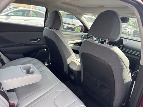 Used 2024 Hyundai Elantra Limited image 10