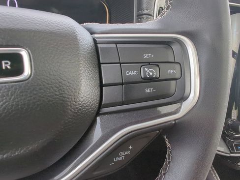 Used 2022 Jeep Wagoneer Series I w/ Premium Group I AWD/4WD image 36