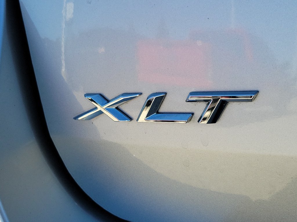 Used 2020 Ford Explorer XLT w/ Equipment Group 202A AWD/4WD image 7