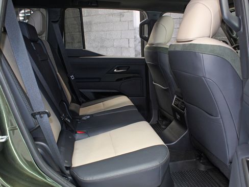 Used 2025 Lexus GX 550 w/ Accessory Package (32) AWD/4WD image 45