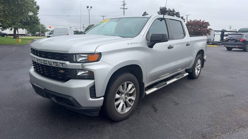 Used 2019 Chevrolet Silverado 1500 Custom w/ Custom Value Package AWD/4WD image 4