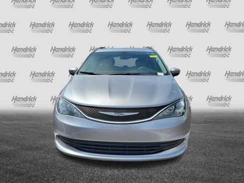 Used 2020 Chrysler Voyager Lxi FWD image 3