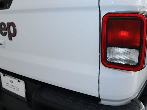 Used 2022 Jeep Gladiator Rubicon w/ Cold Weather Group AWD/4WD image 14