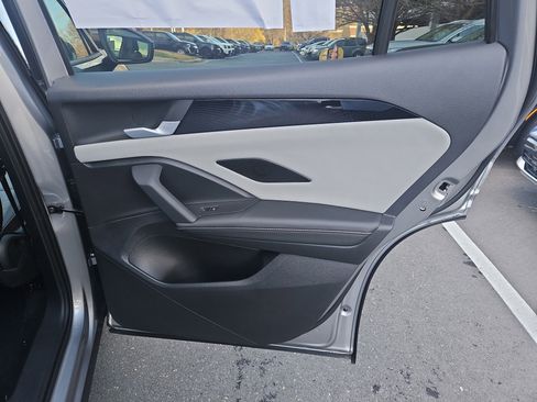 New 2025 Volkswagen Tiguan SE image 28