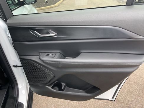 New 2025 Jeep Grand Cherokee L Altitude image 36