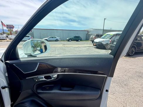 Used 2018 Volvo XC90 T6 Momentum w/ Momentum Plus Package AWD/4WD image 16