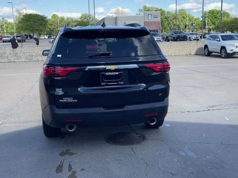 Used 2022 Chevrolet Traverse LT FWD image 7