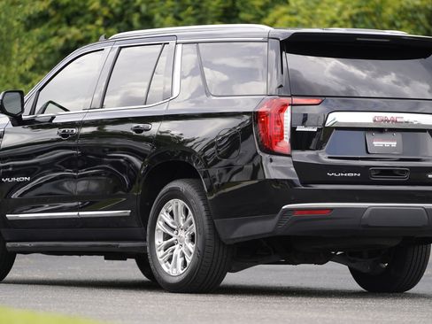Used 2022 GMC Yukon SLT w/ SLT Luxury Package RWD image 3