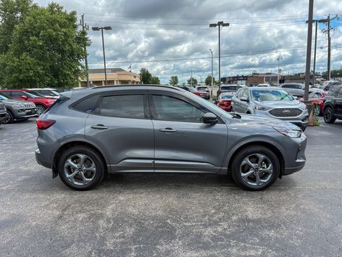 Used 2023 Ford Escape ST-Line w/ Tech Pack #1 AWD/4WD image 9