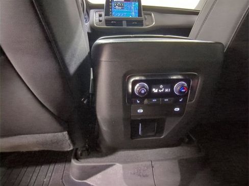 Used 2023 GMC Yukon SLT w/ SLT Premium Package image 22