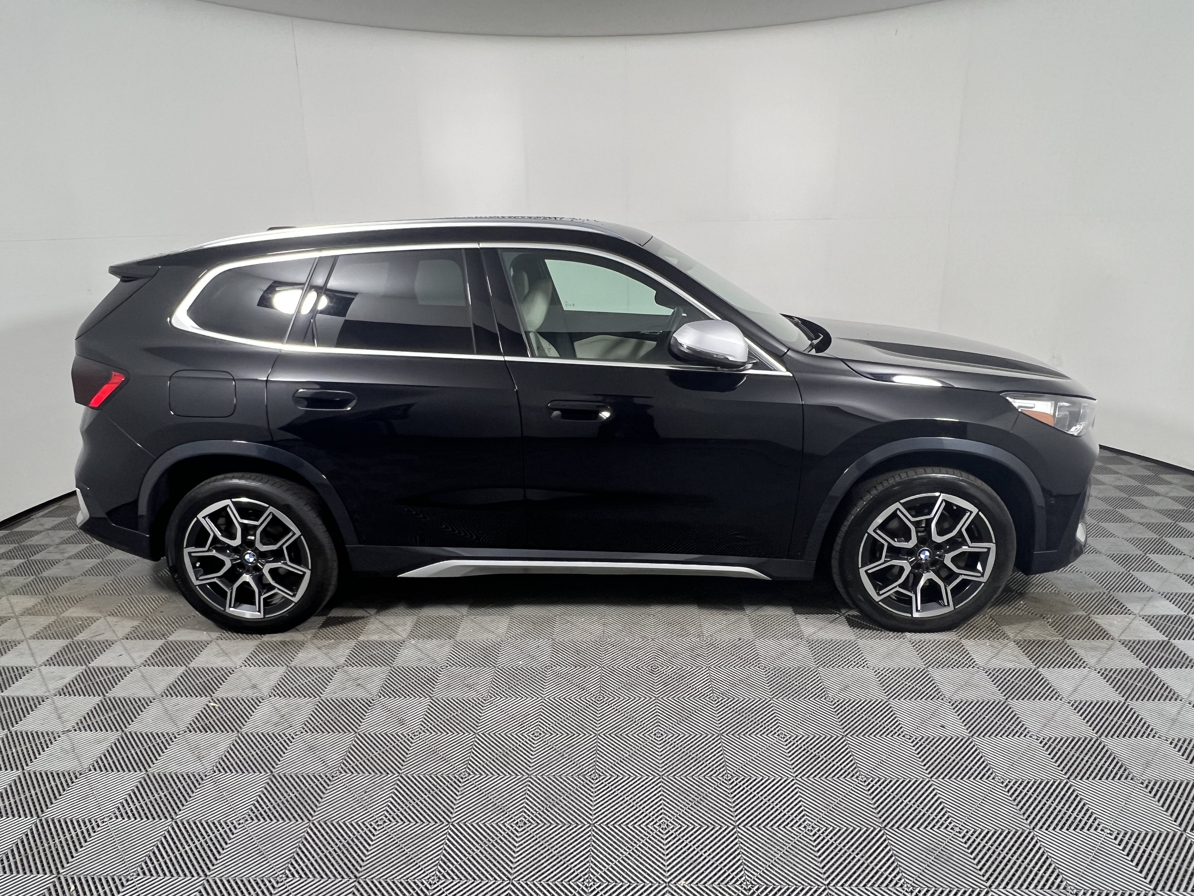Used 2024 BMW X1 xDrive28i w/ Convenience Package AWD/4WD image 6