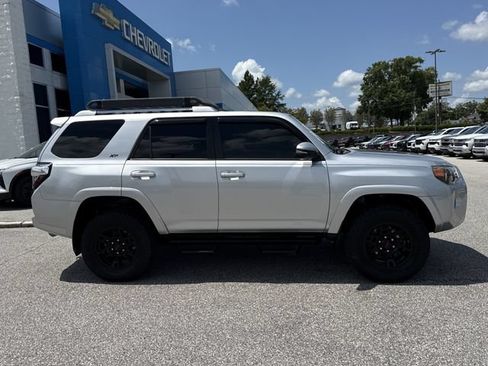 Used 2018 Toyota 4Runner SR5 Premium RWD image 2