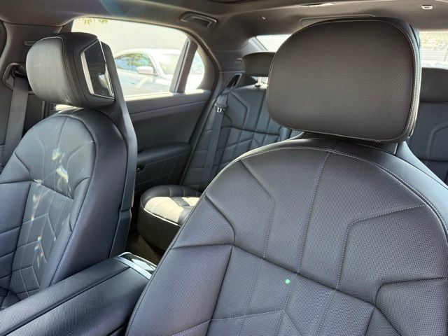 Used 2026 BMW 750e xDrive AWD/4WD image 22
