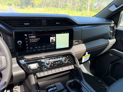 New 2026 GMC Sierra 1500 AT4 w/ Technology Package AWD/4WD image 21