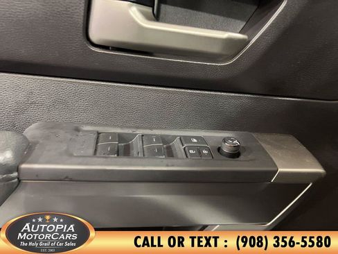 Used 2022 Toyota Tundra SR5 w/ SR5 Convenience Package AWD/4WD image 18