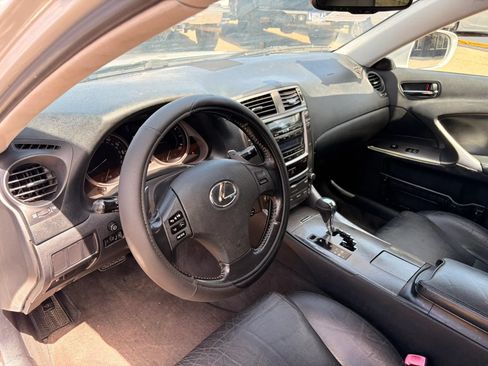 Used 2006 Lexus IS 250 w/ Preferred Accessory Pkg RWD image 32
