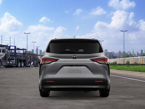 New 2026 Toyota Sienna Platinum image 8