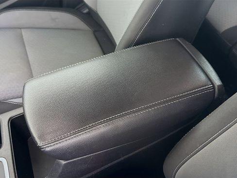 Used 2019 Ford Escape SE image 18