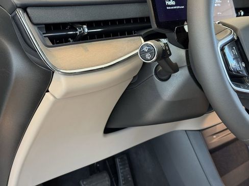 New 2025 Volvo EX90 Ultra image 17