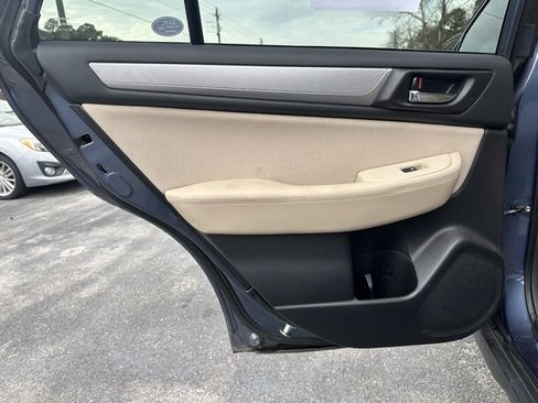Used 2017 Subaru Outback 2.5i Premium image 10